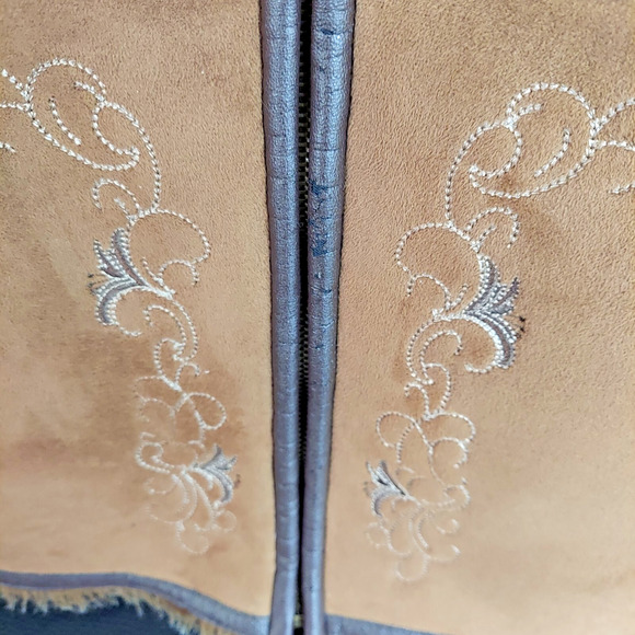 IZZI Women Coat Faux Fur Brown M Full Zip Hip Length Embroidered Boho 90s VTG - Picture 13 of 16